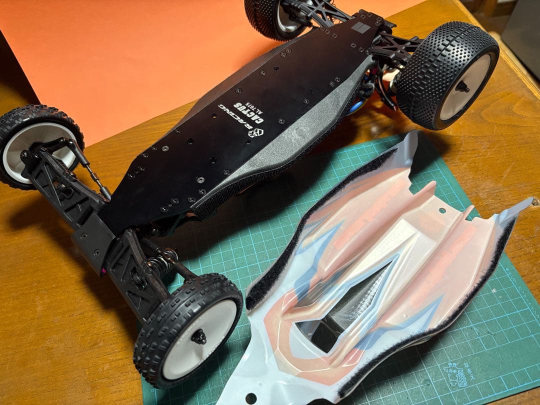 [美品] 3レーシング 1/10 2WD CACTUS Pro メカ付き完成品
