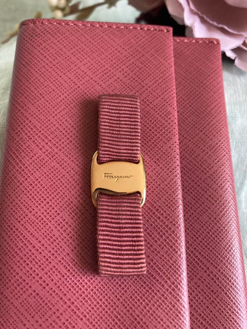 【美品】FERRAGAMO フェラガモ　カードケース　名刺入れ　くすみピンク♡