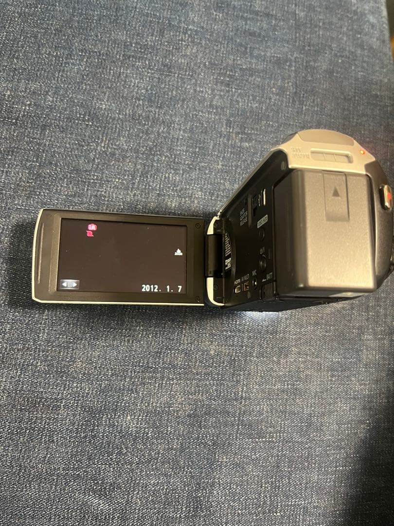 ビデオカメラ　Panasonic HC-V600M