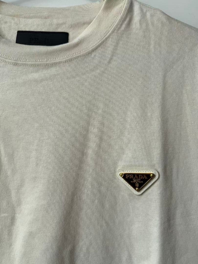 PRADA プラダ 新品同様 ロゴ入り Tシャツ クリーム色