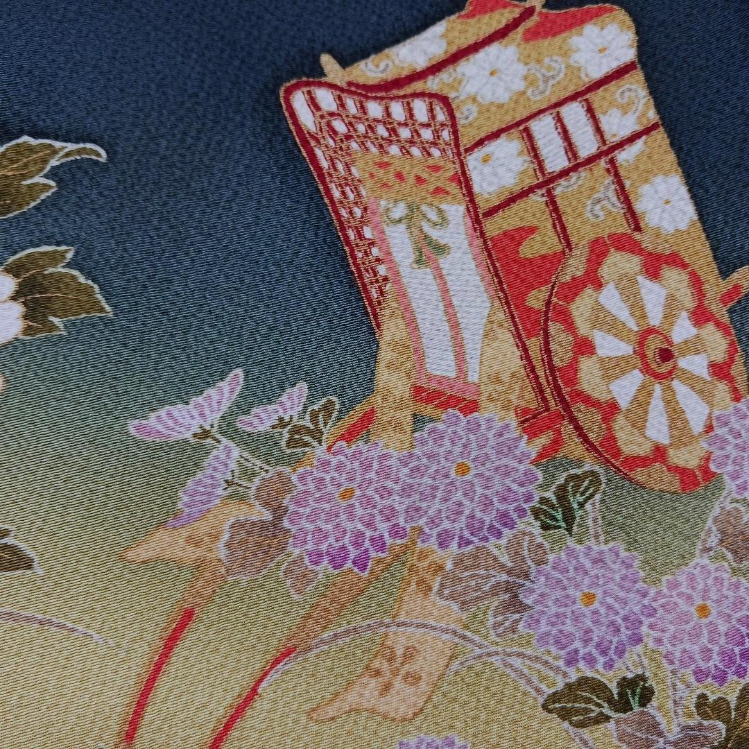 裄66.3身丈157☆高品質 正絹ちりめん 振袖 手描染め紺地に御所車 牡丹花々