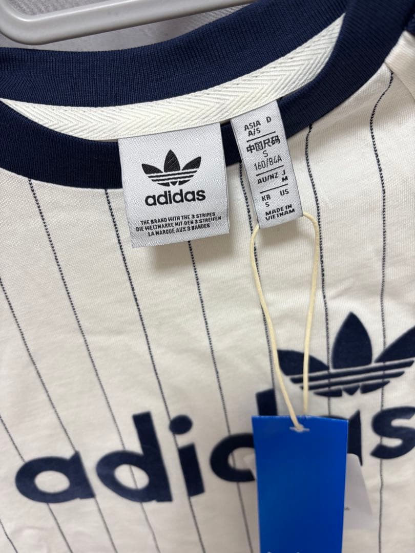 adidasリニアグラフィックカリ半袖TシャツM アディダスオリジナルスTシャツ
