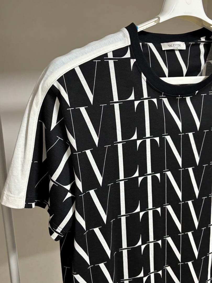 VALENTINO ヴァレンティノVLTN総柄　Tシャツ