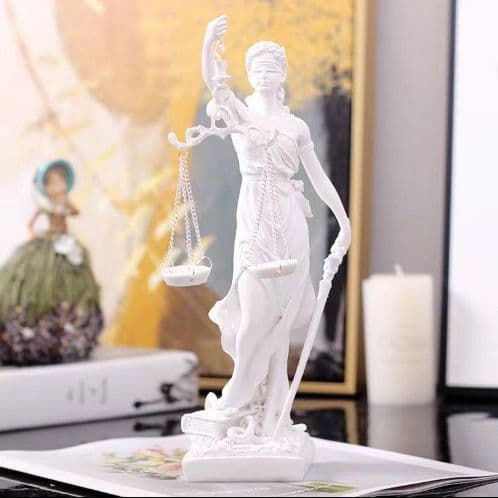 ギリシャの正義と司法の女神摆件  高さ27cm