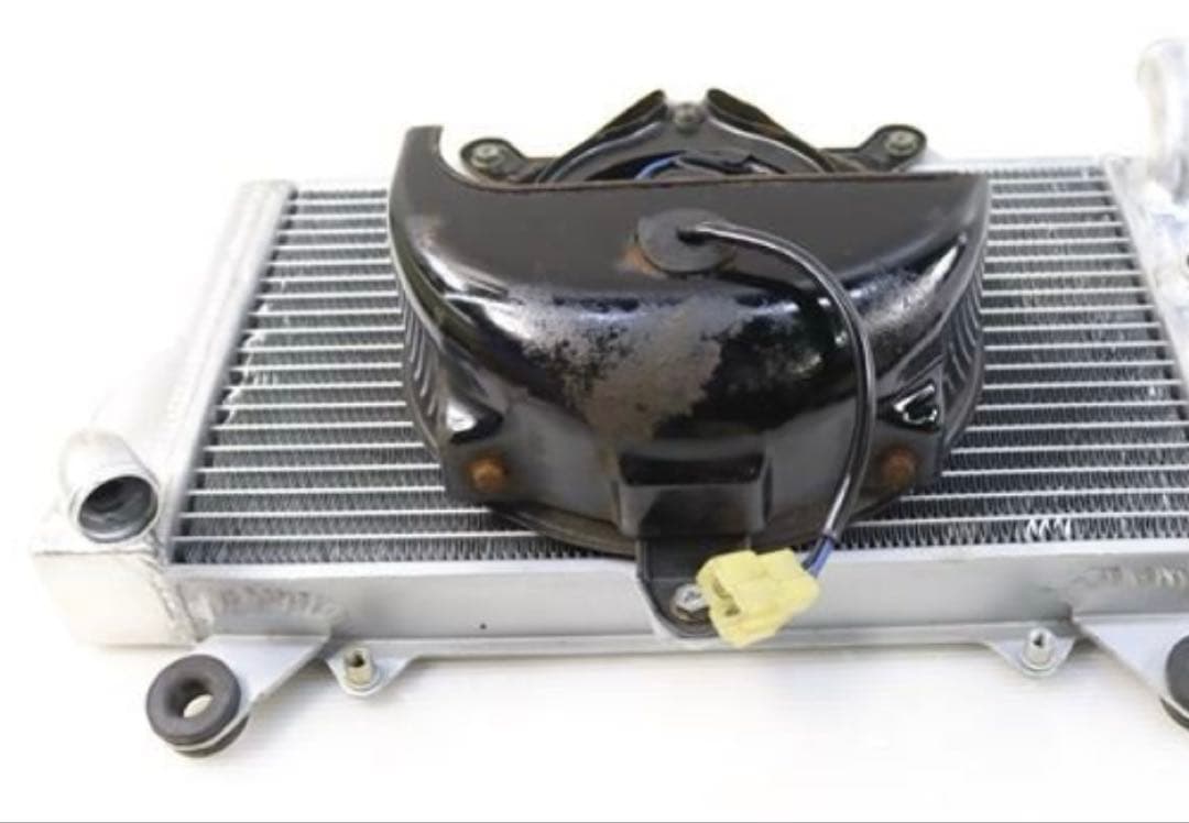 中古　GPZ900R 社外アルミラジエーター＋純正ファン付　実働外し