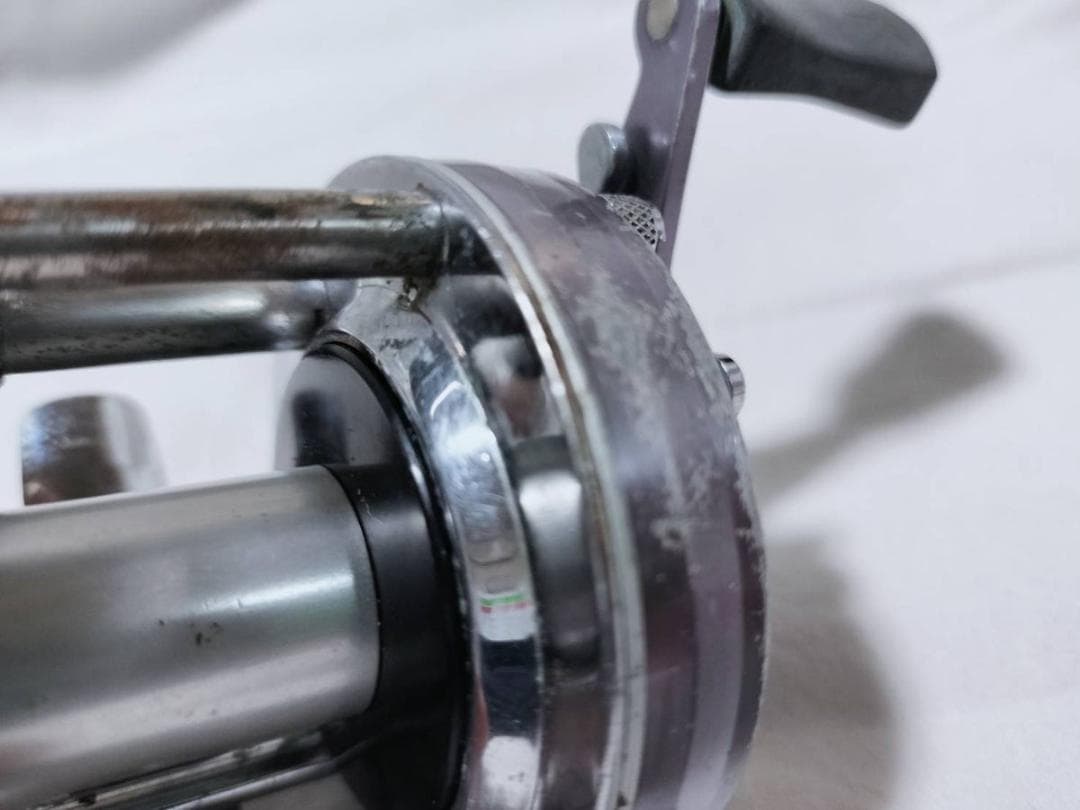 トニーアブガルシア　アンバサダー5500C 　ビンテージ　リール aグレー