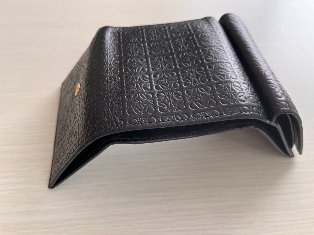 LOEWE ブラック エンボス 三つ折り財布
