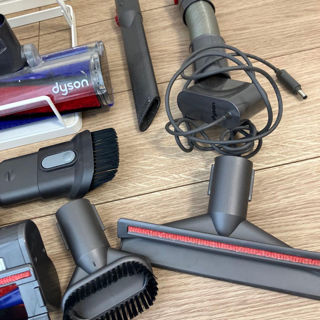 ダイソン　V8fluffy dyson 台付き　掃除機