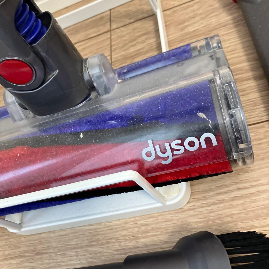 ダイソン　V8fluffy dyson 台付き　掃除機