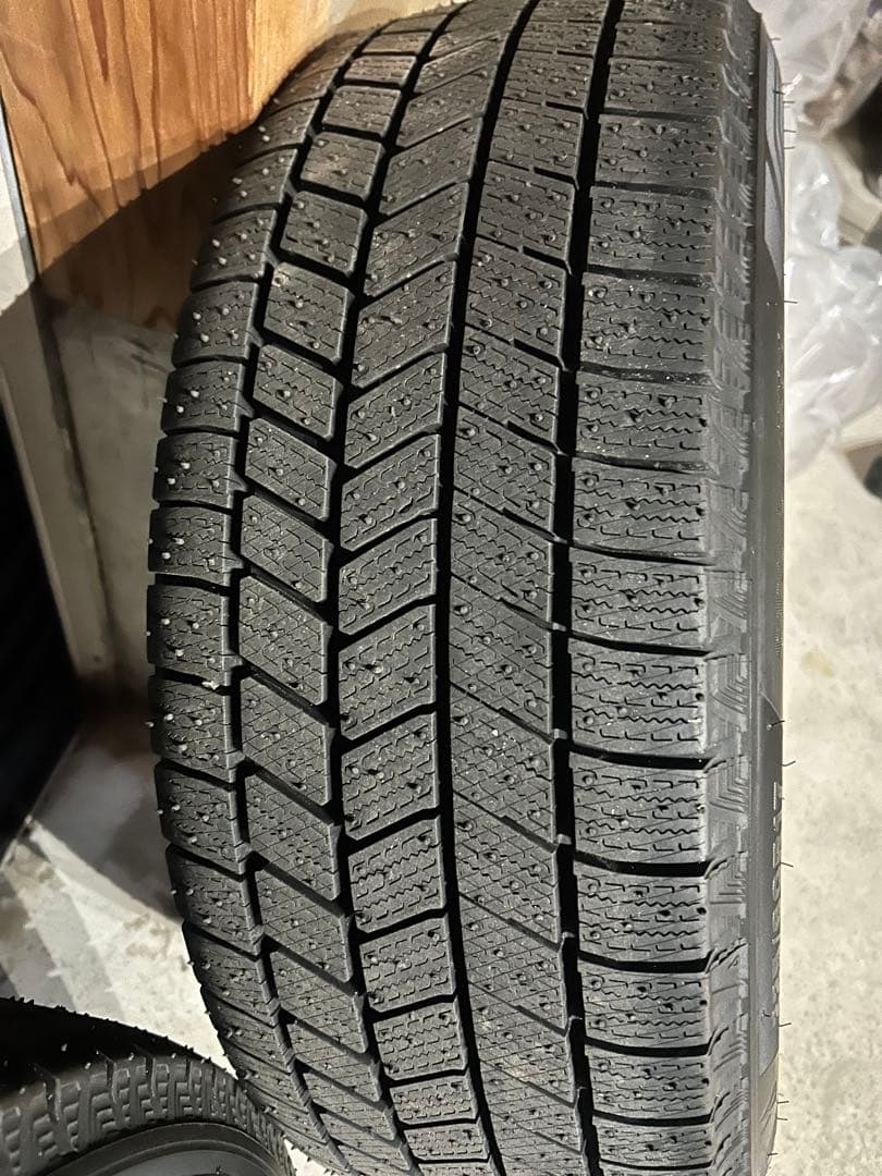 レクサスLexus LBX純正アルミ 17インチスタッドレスタイヤ走行数十キロ