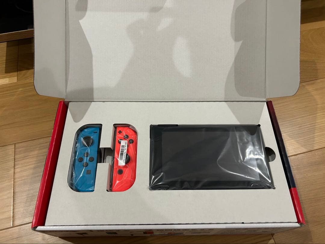Nintendo Switch 本体　赤/青　専用ケース付き