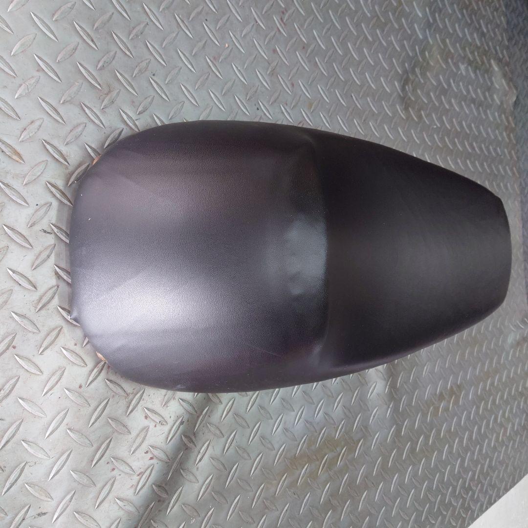 YB-1 FOUR シート