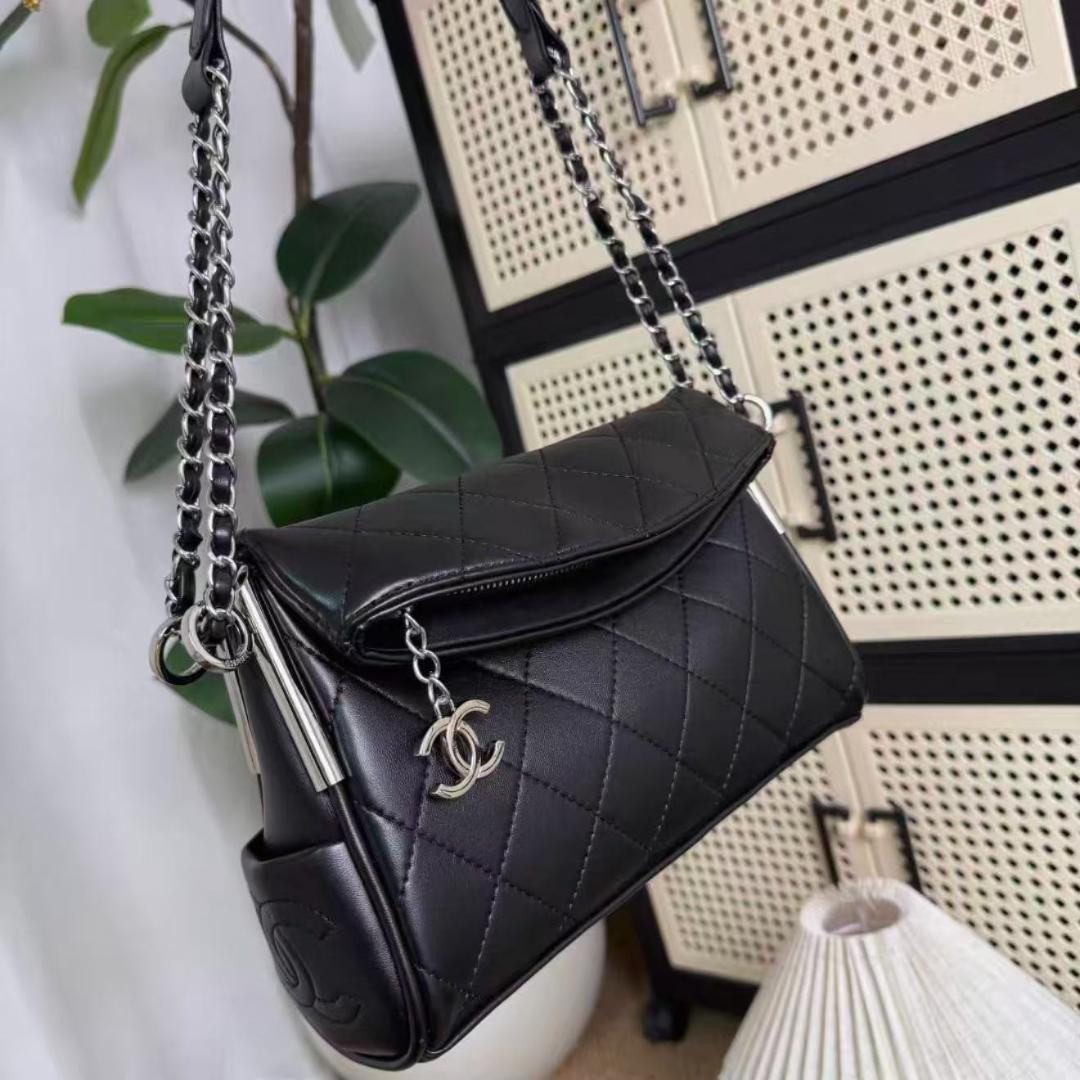 美品♡大容量の非売品ブラックショルダーバッグsl