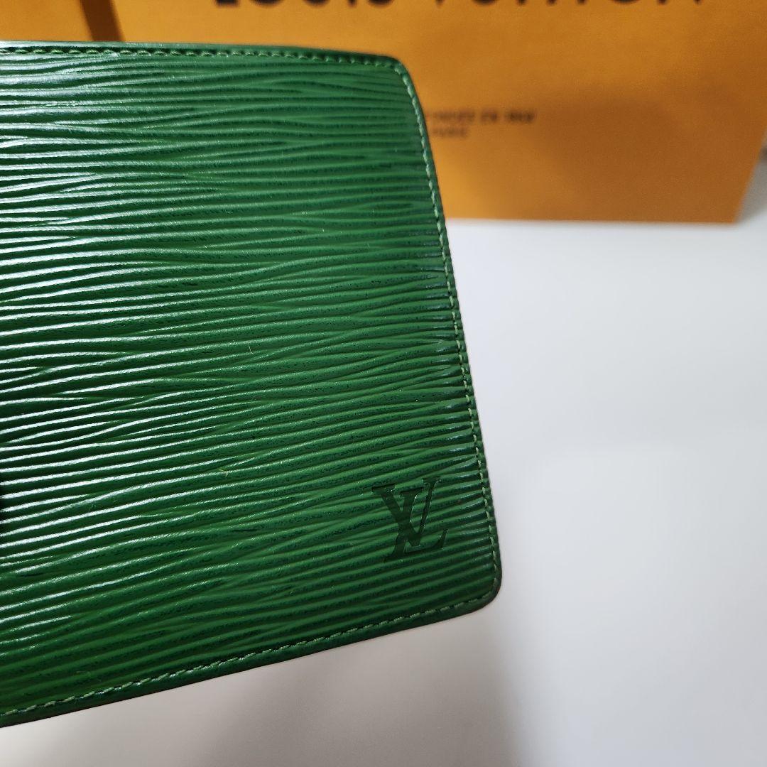 LOUIS VUITTON ルイヴィトン　エピ　緑　グリーン　二つ折り財布
