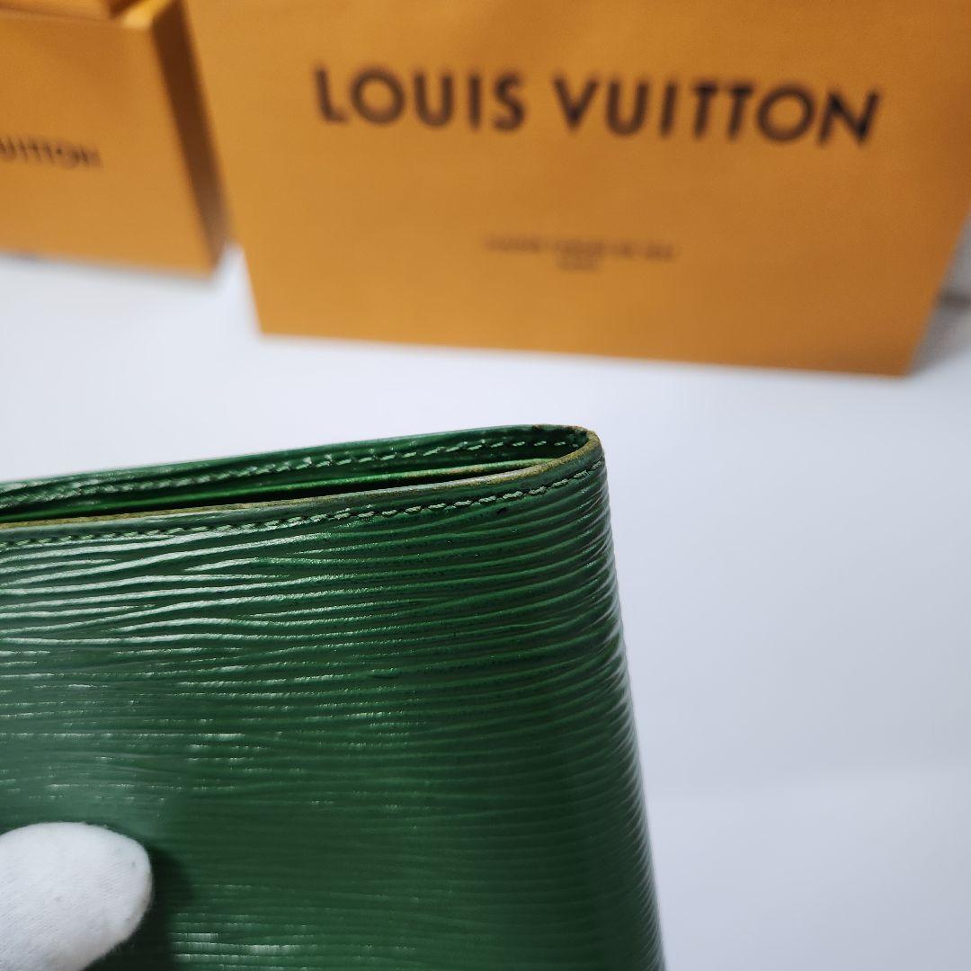 LOUIS VUITTON ルイヴィトン　エピ　緑　グリーン　二つ折り財布
