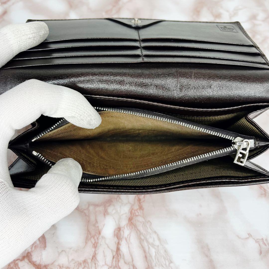 【極美品】FENDI 二つ折り財布 長財布55
