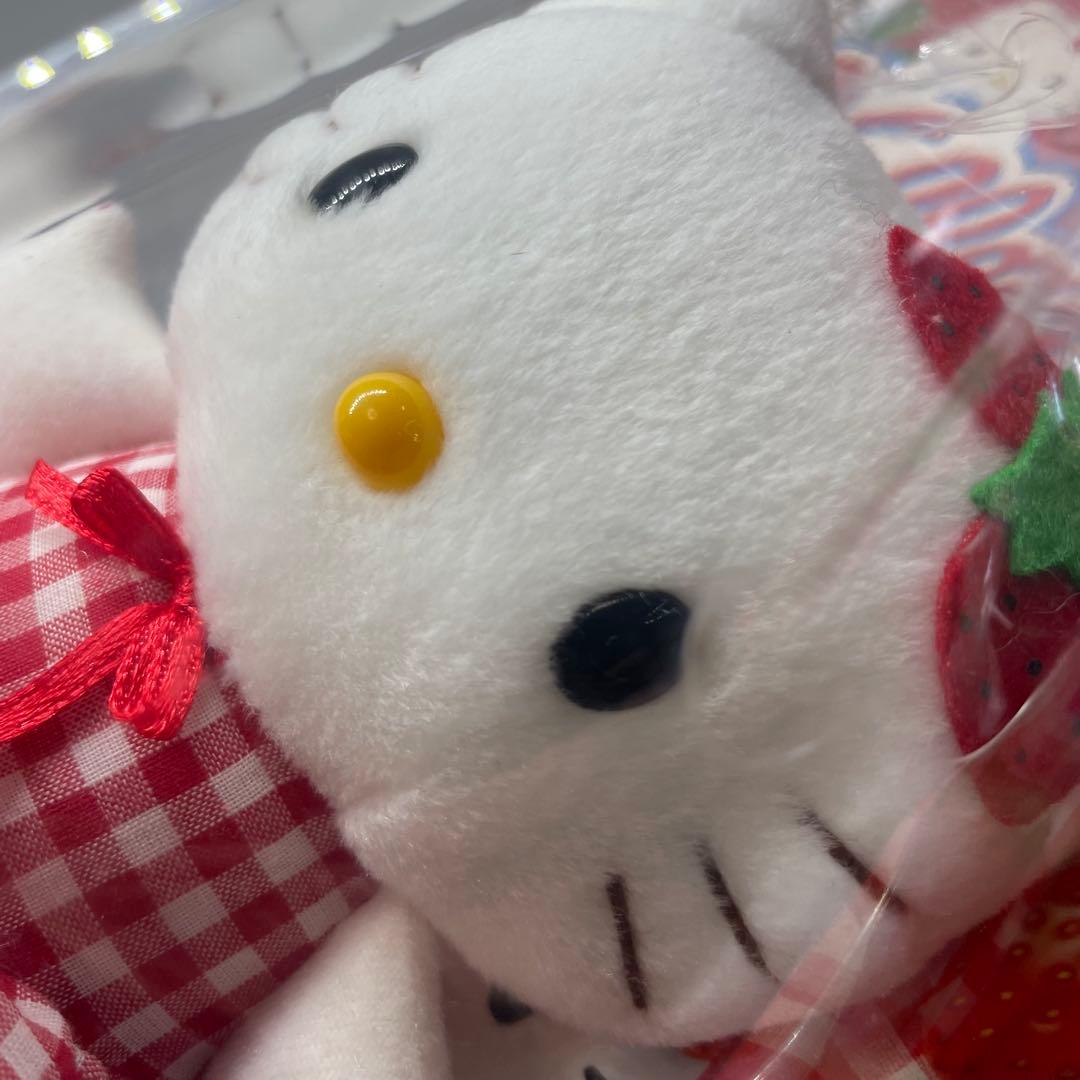 ハローキティ いちご ぬいぐるみ 缶バッジ付 未開封
