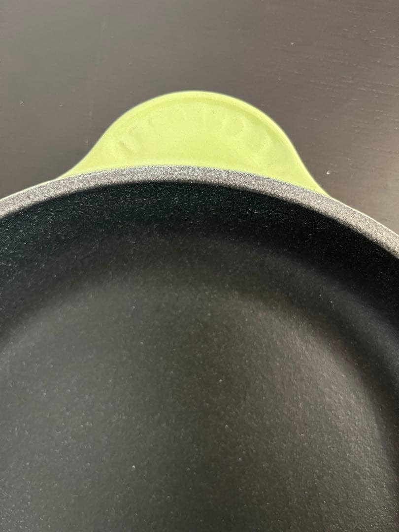 未使用品、ルクルーゼ 鋳鉄製 スキレット フライパン 20cm 緑、おまけつき