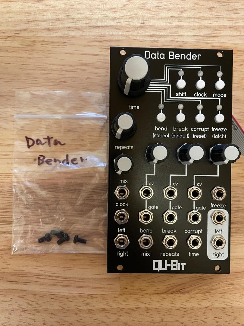 Qu-bit Data bender モジュラーシンセ