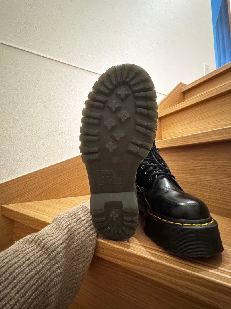 厚底黒ブーツ Dr. Martens Jadon 8ホール ブーツ