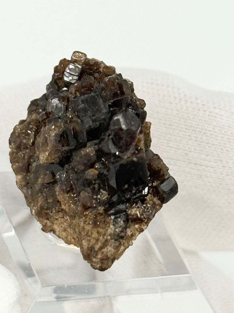 ベスビアナイト　パキスタン産　原石　鉱物標本　スカルドゥ　水晶　ベスブ石