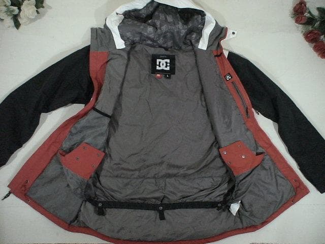 95296　DCシューズ　スノボウエア上下　赤ｘ黒ｘ白　L/XL