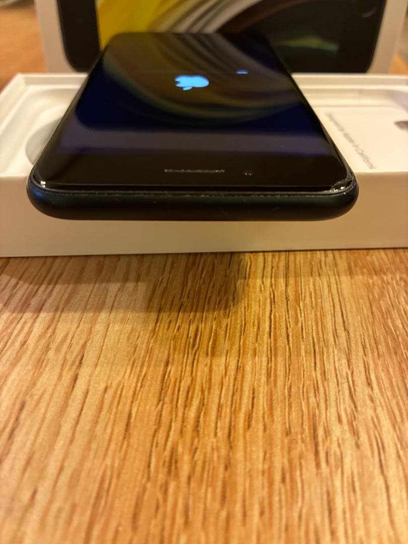 iPhone SE第2世代　SIMロックあり