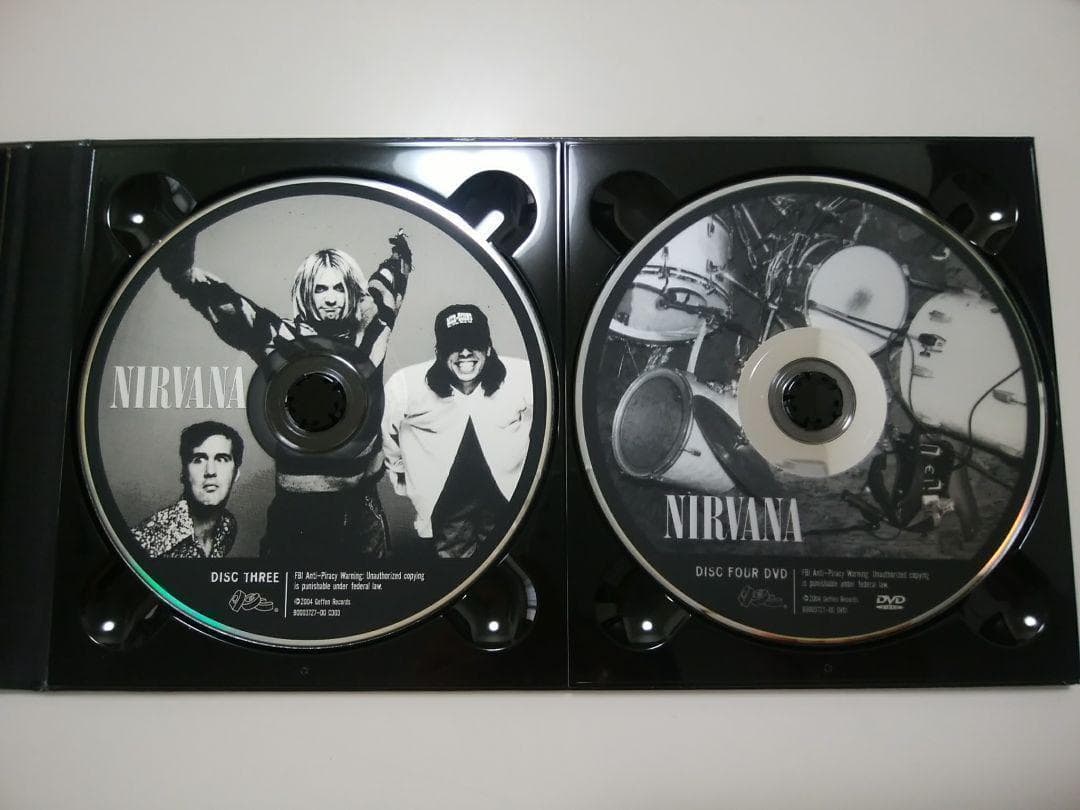 NIRVANA ニルヴァーナ WITH THE LIGHTS OUT 初回限定品
