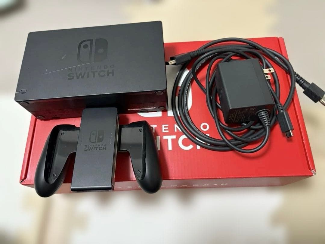 Nintendo Switch ピンクと紫のジョイコン