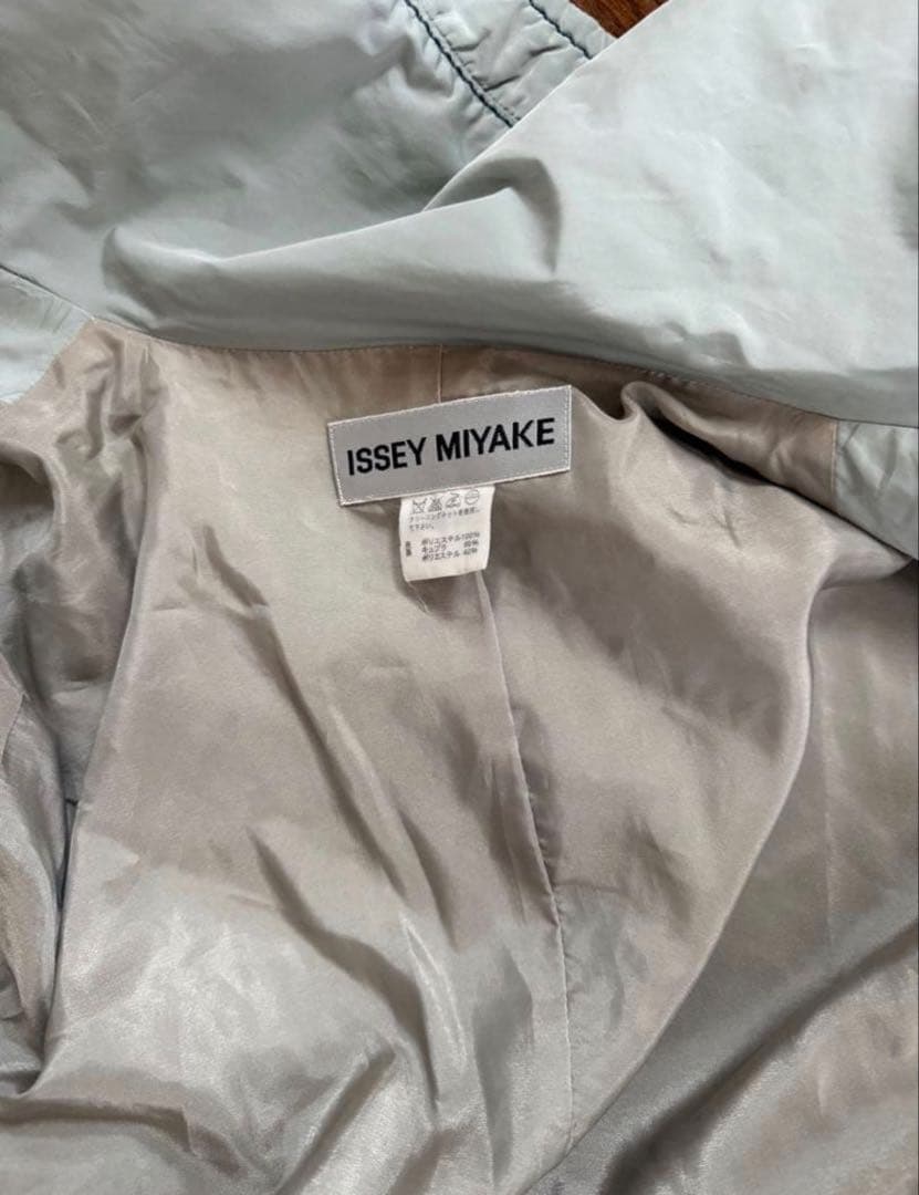 ISSEY MIYAKE ライトグレー ダブルブレストコート
