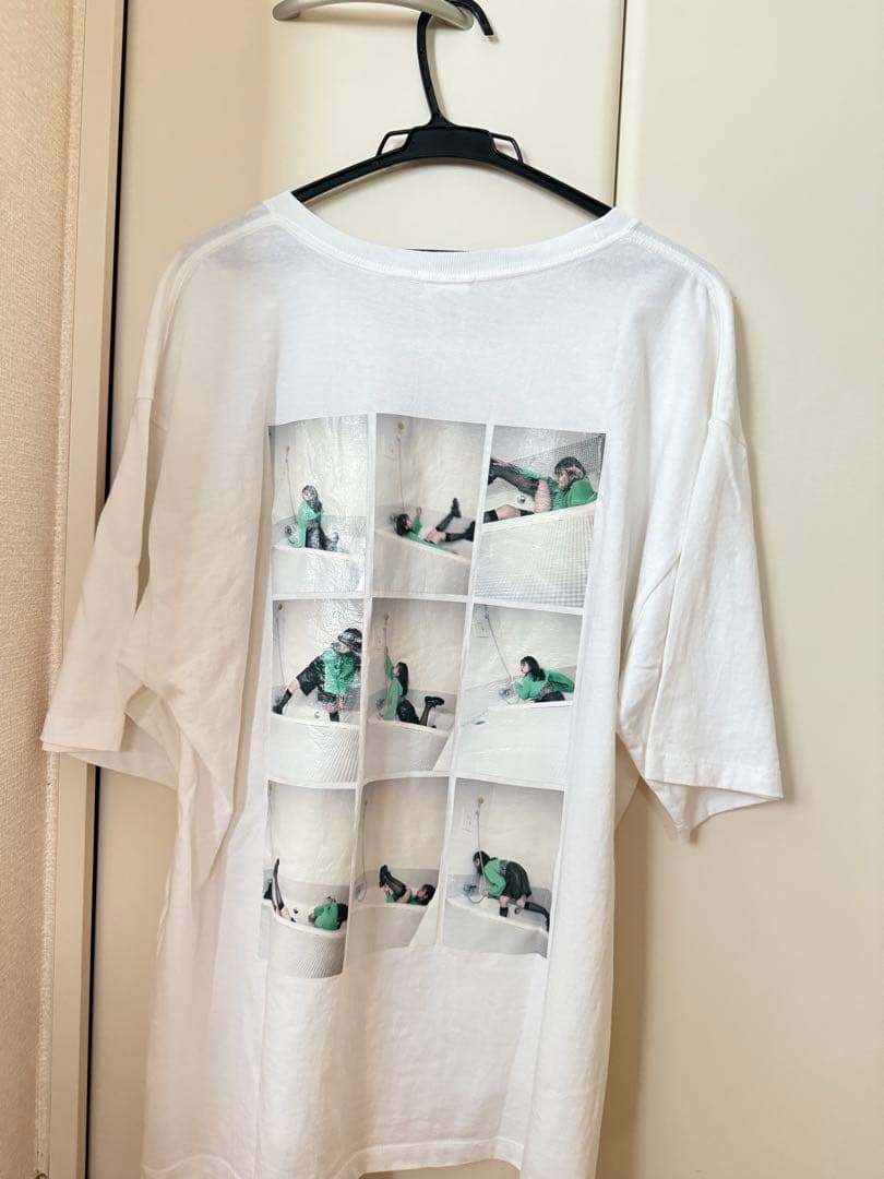 吉川愛 2021グッズ Tシャツ Mサイズ　白黒２枚、トレーナーMサイズ　黒1枚