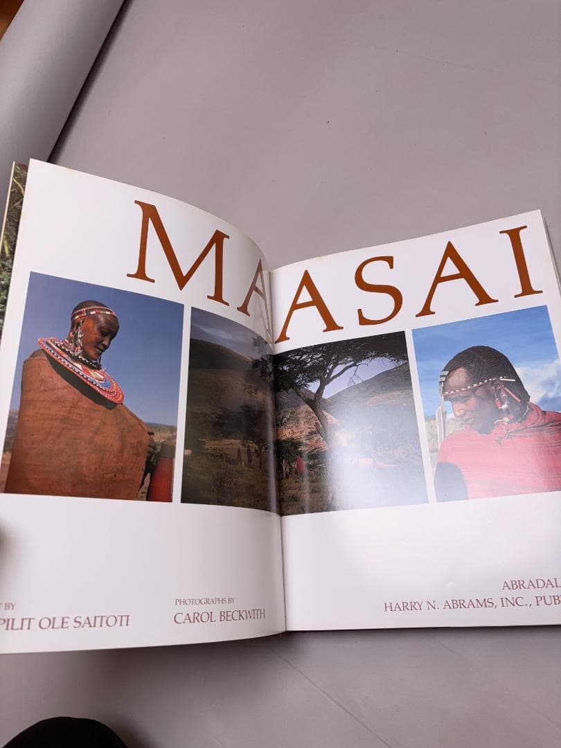 Maasai　テプリット・オレ・サイトティ　キャロル・ベックウィズ