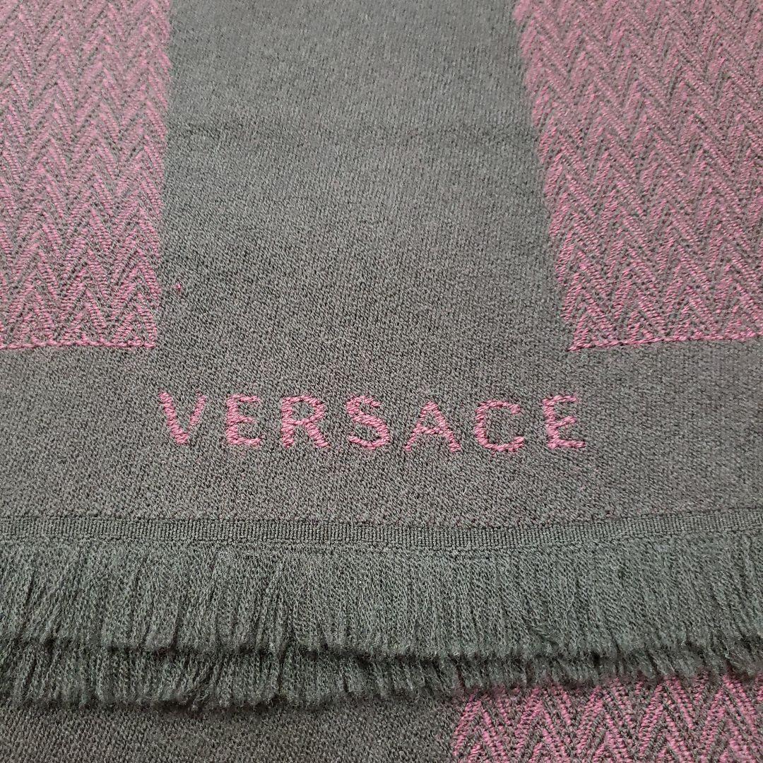 ヴェルサーチェ（Versace）メデューサマフラー ストール フリンジ付き