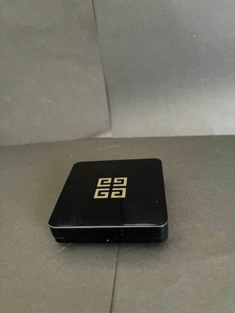 K　ジバンシー　ソワンノワールUVコンパクト 12g