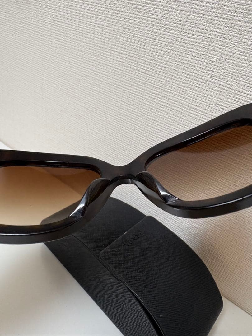 PRADA☆ ミニマルバロックサングラスSPR 270 2AU-6S1