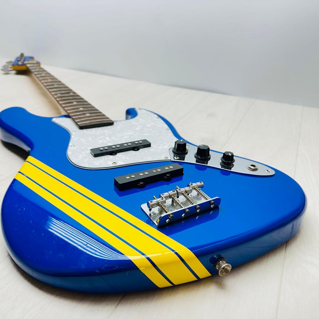 Squier エレキベース　fender scandal tomomi モデル