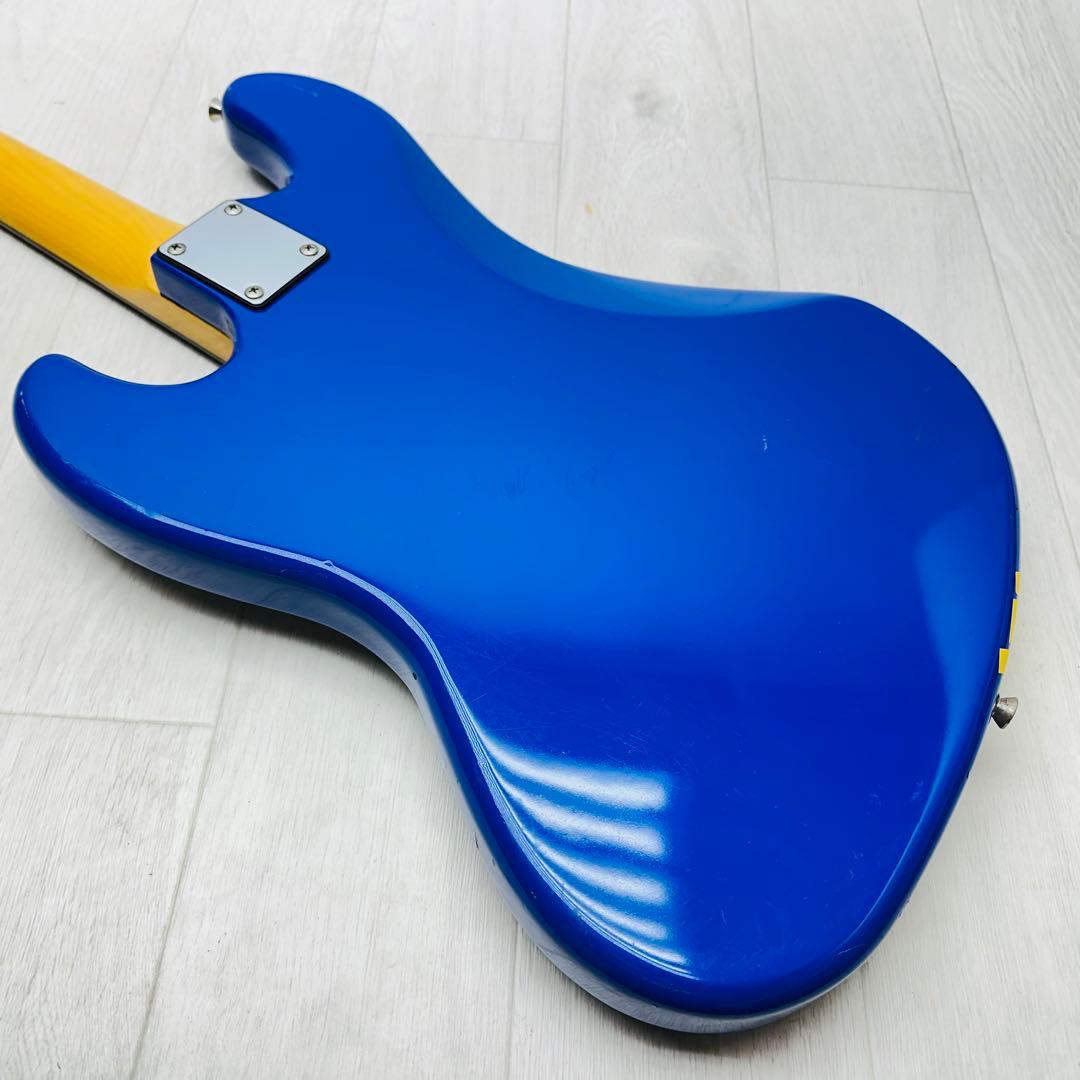 Squier エレキベース　fender scandal tomomi モデル