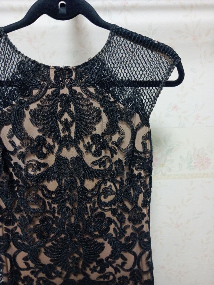 ♥大幅値下げ♥タダシショージ ♥♥ひざ丈ワンピース　黒色 刺繍