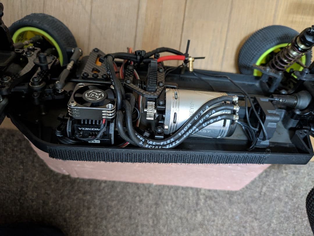ヨコモ　競技用オフロードバギー　YZ4SF2