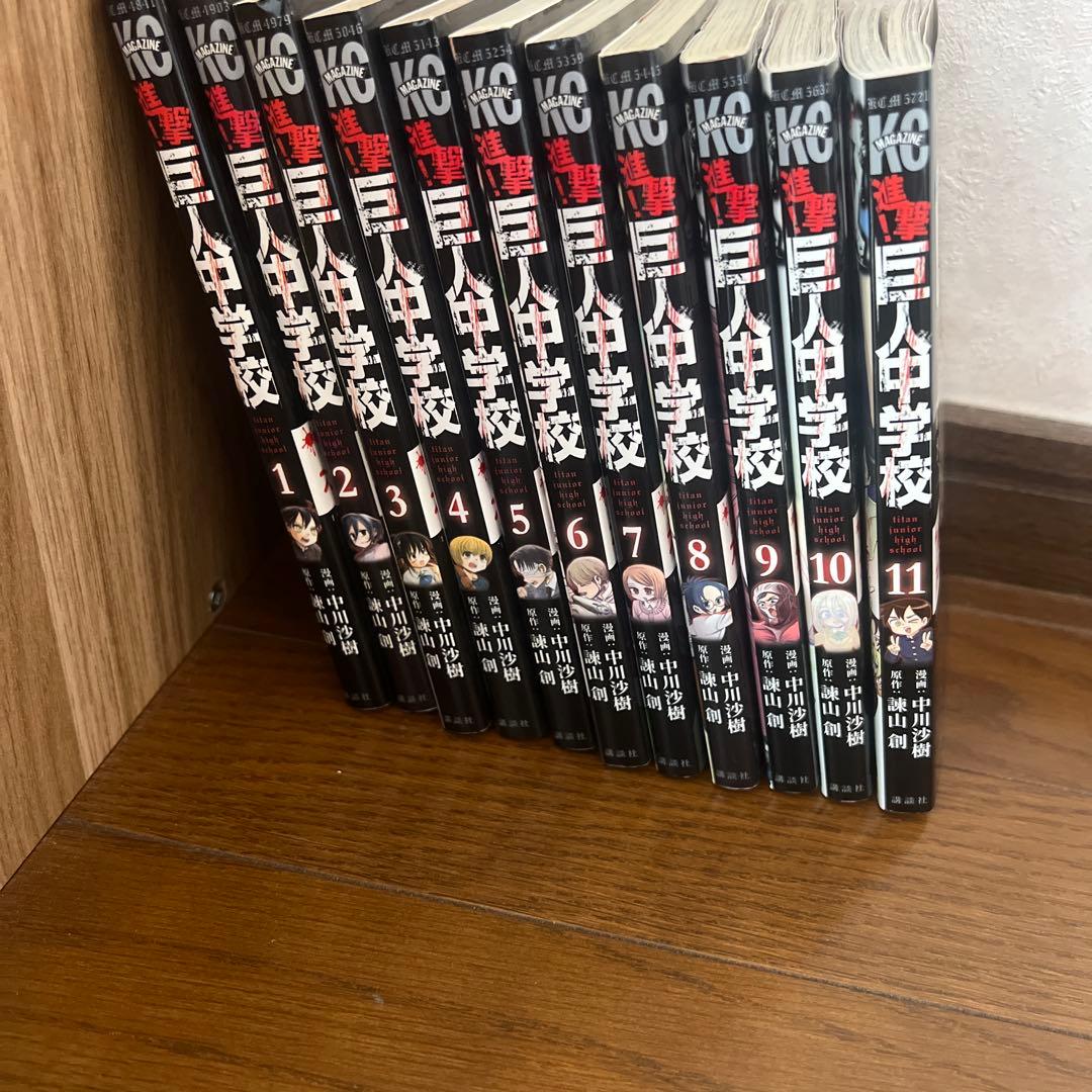 Y　進撃の巨人 1〜34巻 全巻セット+関連本17冊セット