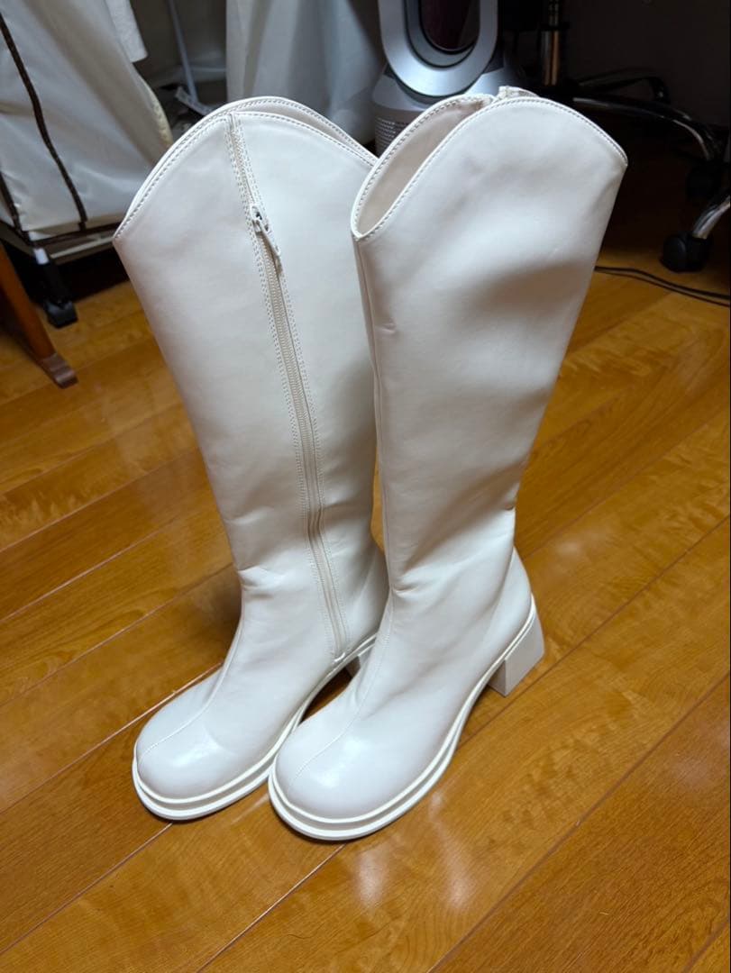 新品未使用　ダーリッチ Vカットロングブーツ