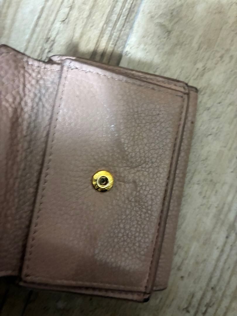 PRADA ベージュ レザー三つ折り財布 IC搭載