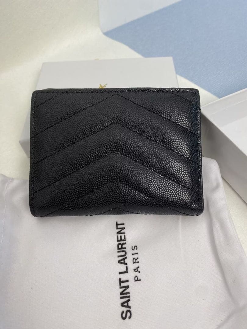 Yves Saint Laurent ブラック三つ折り財布