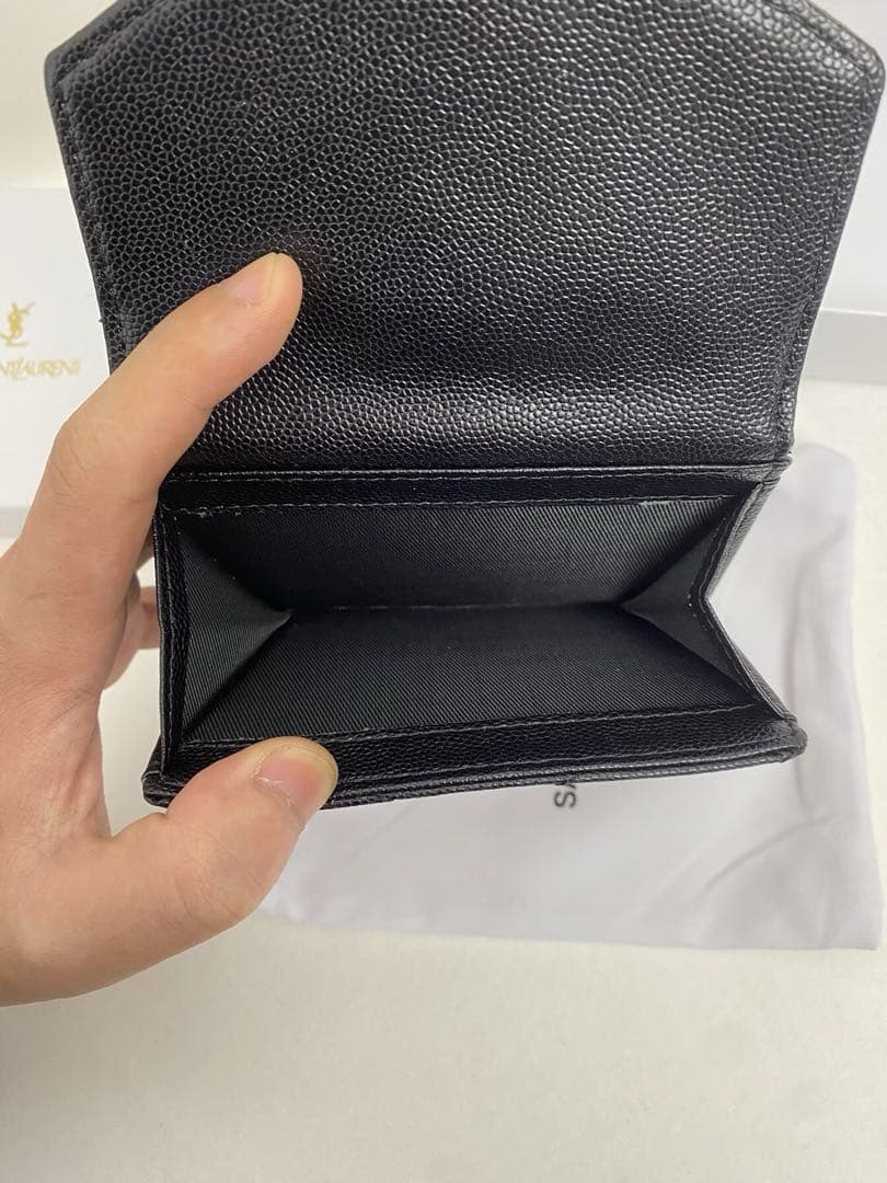 Yves Saint Laurent ブラック三つ折り財布