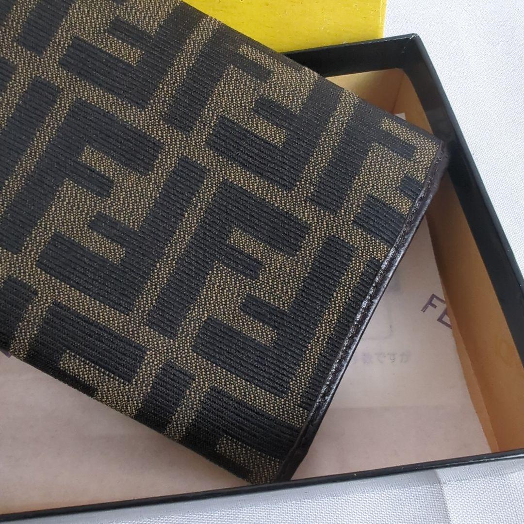 FENDI フェンディ 三つ折り 財布 ズッカ柄 ロゴ コンパクト ウォレット