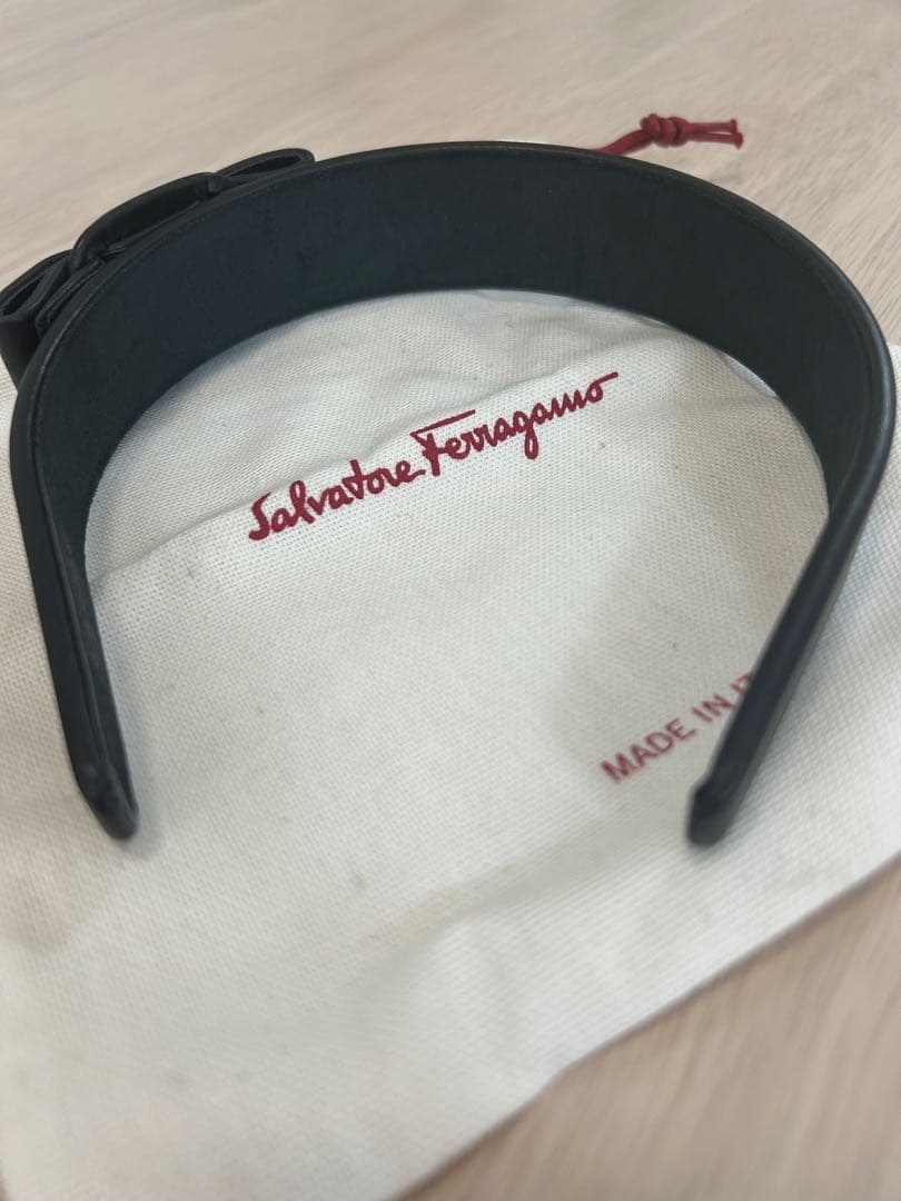 【美品】Salvatore Ferragamo 黒 リボン ヘアカチューシャ 革