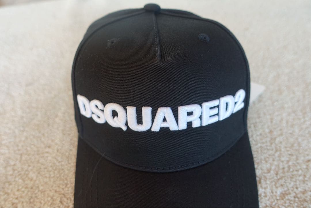 しっこさま　新品　DSQUARED2 ブラックキャップ　ダメージ