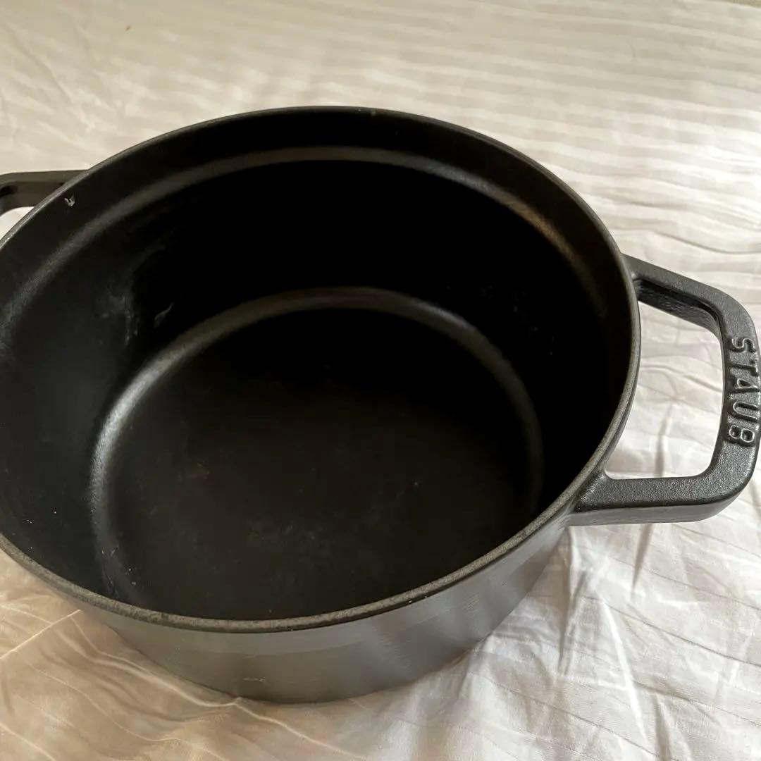 お値下げしてます【22cm BK】Staub 鍋
