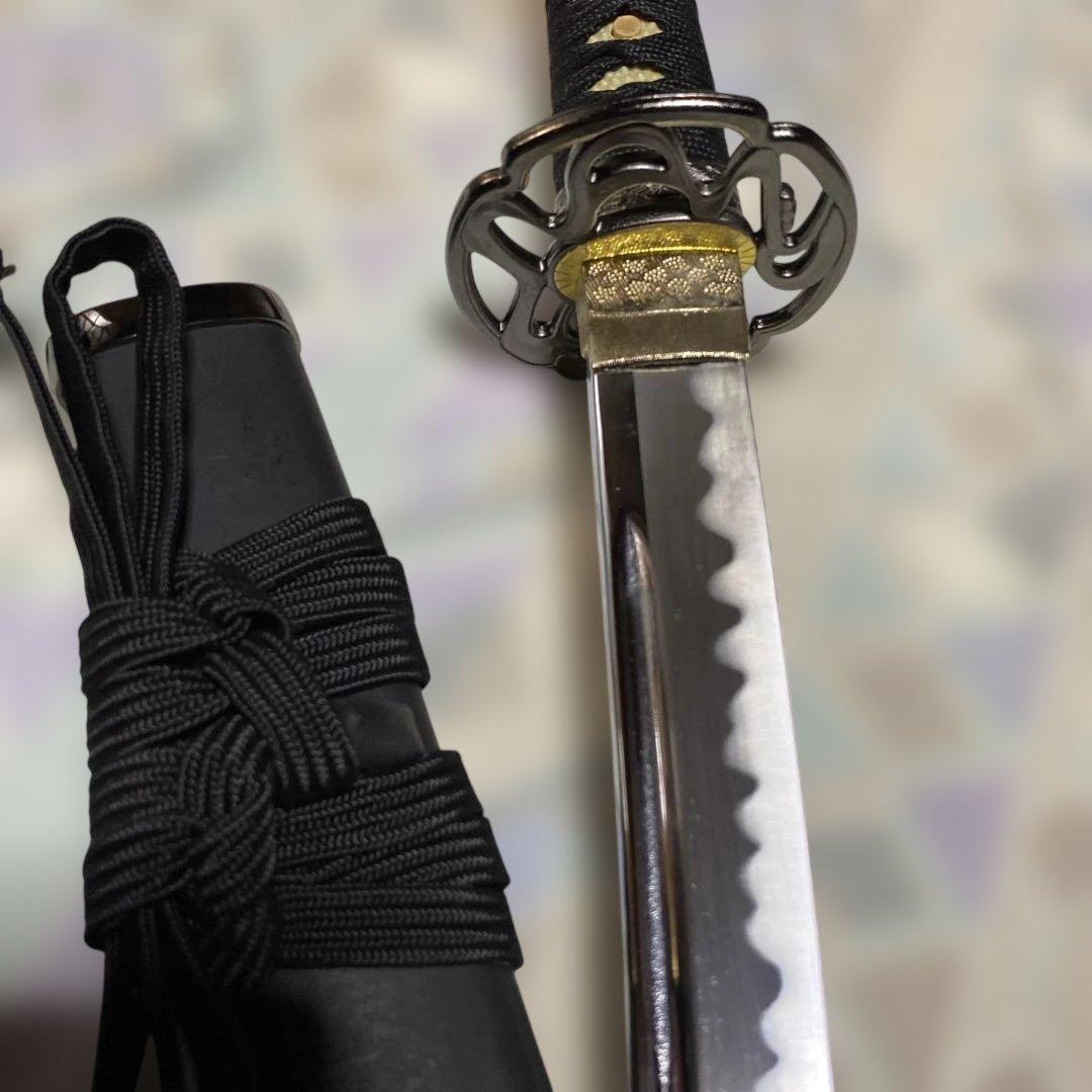高級模造刀(居合刀) 長谷川平蔵拵え 黒柄 柳生波透し丸鍔 金口金尻黒鞘