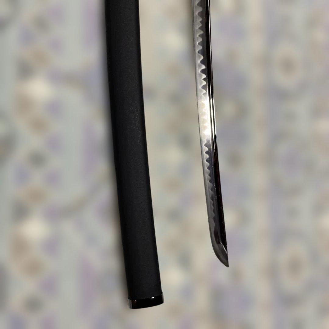 高級模造刀(居合刀) 長谷川平蔵拵え 黒柄 柳生波透し丸鍔 金口金尻黒鞘